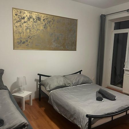 Plaza De Luxe Apartment Bratislava Exterior photo
