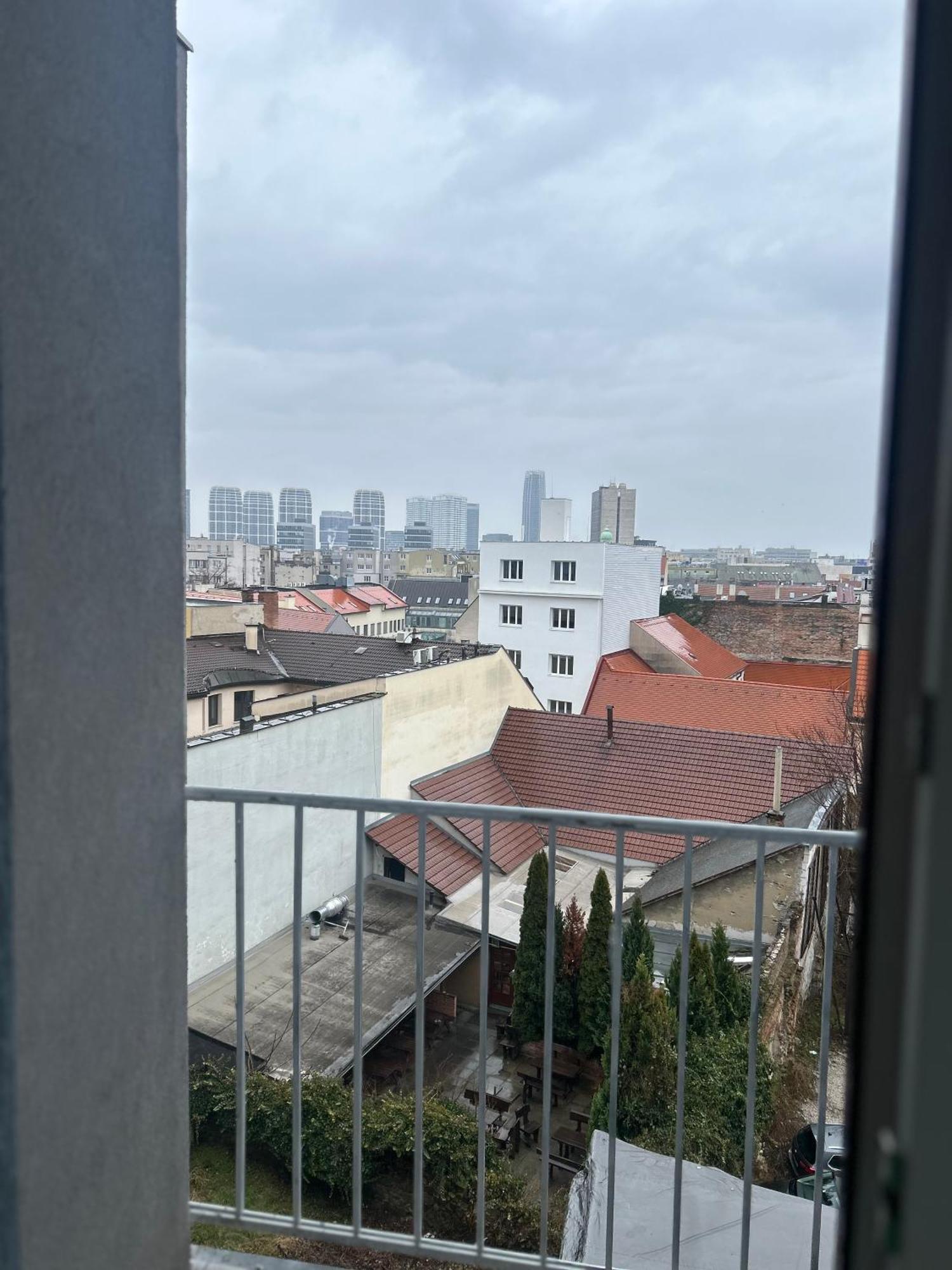 Plaza De Luxe Apartment Bratislava Exterior photo